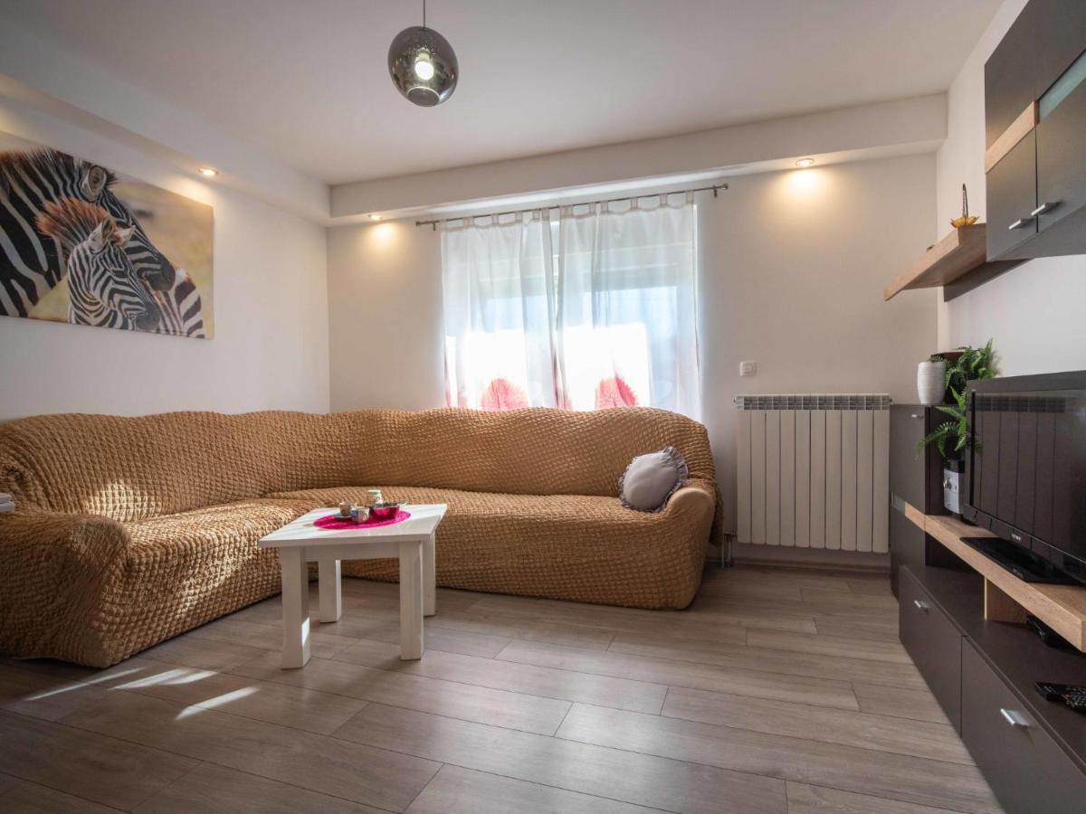 Apartment Rita By Interhome Drazice
